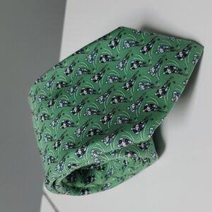 Vineyard Vines 100% Silk Green background Hockey Players Pattern Tie